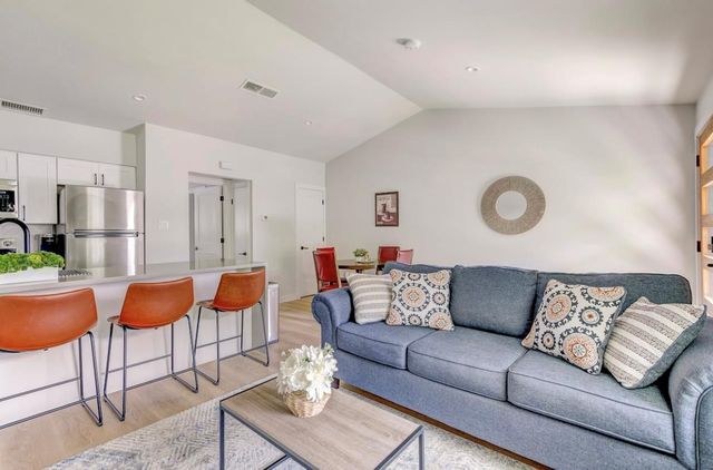 1205 Hollow creek DR 202, Austin, TX 78704