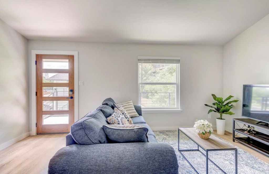 1205 Hollow creek DR 202, Austin, TX 78704