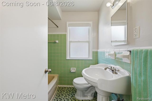 3525 Westwood Street, Dearborn, MI 48124