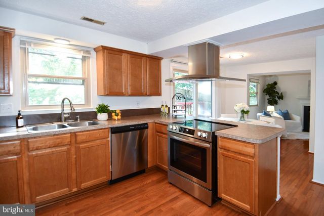 13985 CABELLS MILL DR, Centreville, VA 20120