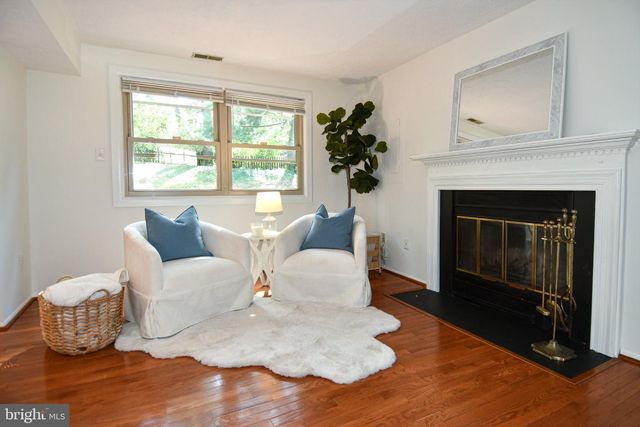 13985 CABELLS MILL DR, Centreville, VA 20120