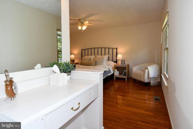 13985 CABELLS MILL DR, Centreville, VA 20120