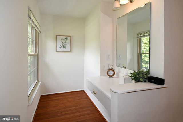 13985 CABELLS MILL DR, Centreville, VA 20120