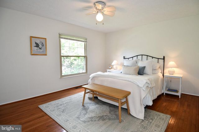 13985 CABELLS MILL DR, Centreville, VA 20120