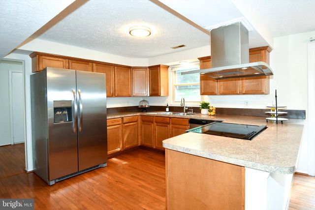 13985 CABELLS MILL DR, Centreville, VA 20120