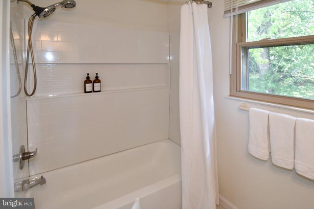 13985 CABELLS MILL DR, Centreville, VA 20120