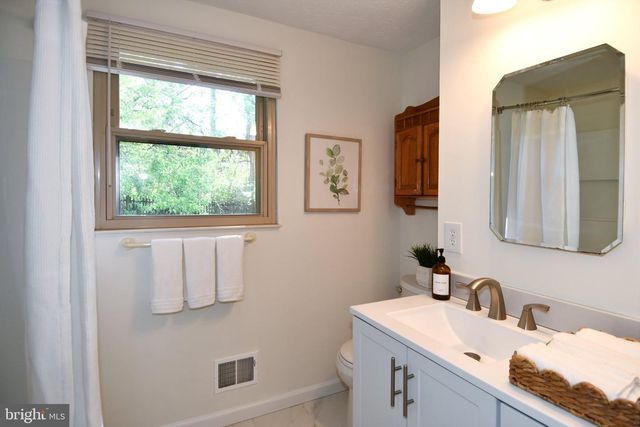 13985 CABELLS MILL DR, Centreville, VA 20120