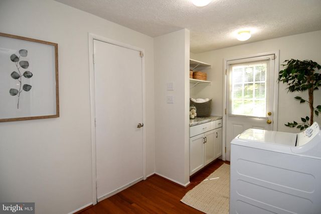 13985 CABELLS MILL DR, Centreville, VA 20120