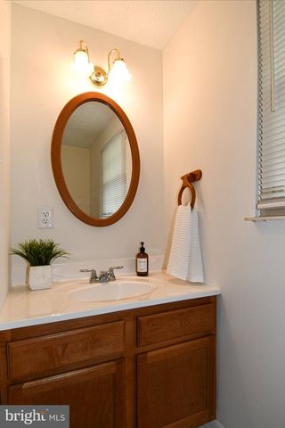 13985 CABELLS MILL DR, Centreville, VA 20120