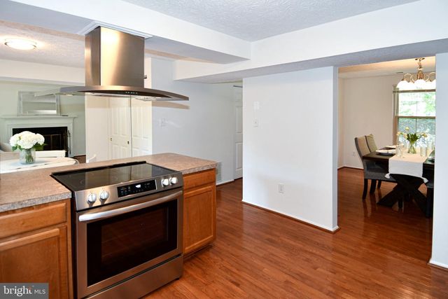 13985 CABELLS MILL DR, Centreville, VA 20120