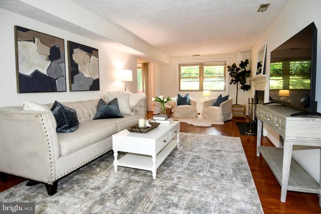 13985 CABELLS MILL DR, Centreville, VA 20120