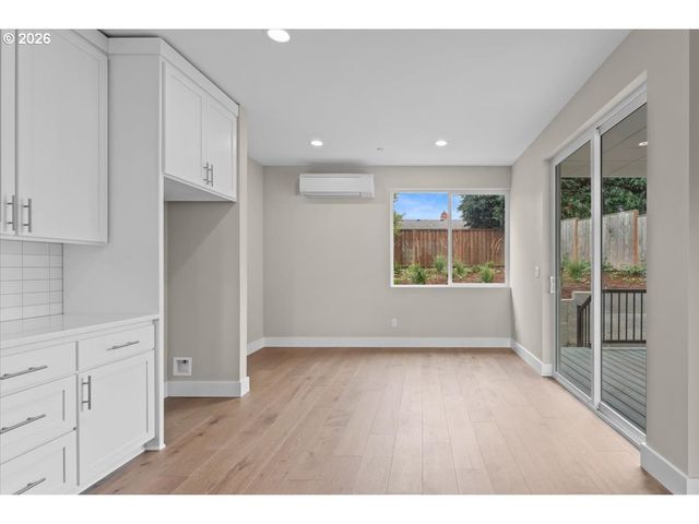 9822 Sw 34th Pl, Portland, OR 97219