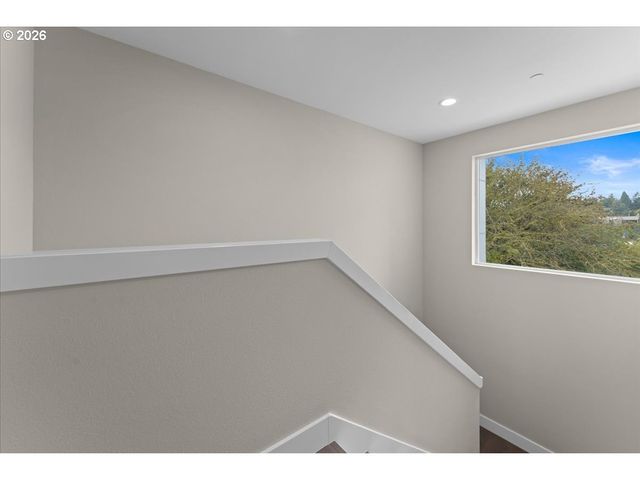 9822 Sw 34th Pl, Portland, OR 97219