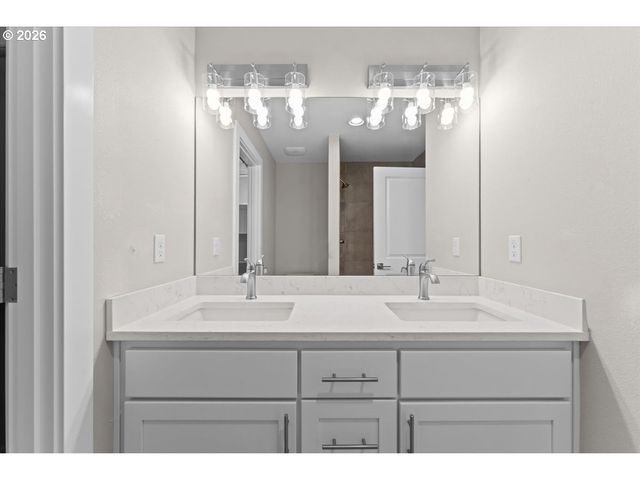 9822 Sw 34th Pl, Portland, OR 97219