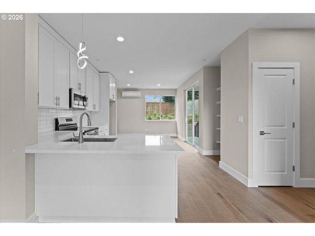 9822 Sw 34th Pl, Portland, OR 97219