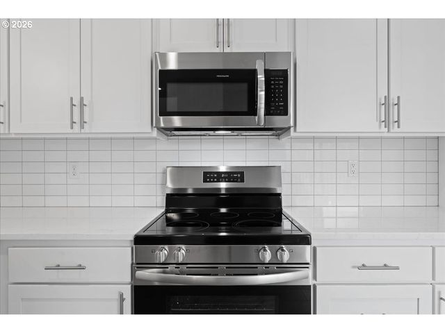 9822 Sw 34th Pl, Portland, OR 97219