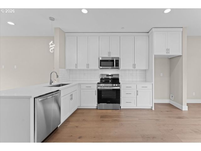 9822 Sw 34th Pl, Portland, OR 97219