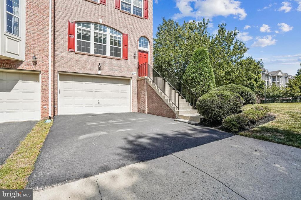 4500 ENGLISH HOLLY DR, Fairfax, VA 22030