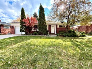 16766 Sprenger Avenue, Eastpointe, MI 48021