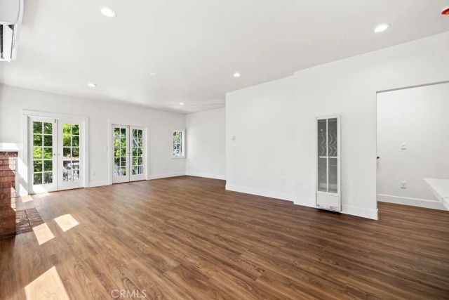 2220 Raymond, Los Angeles, CA 90007