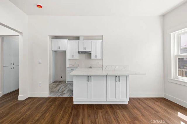 2220 Raymond, Los Angeles, CA 90007