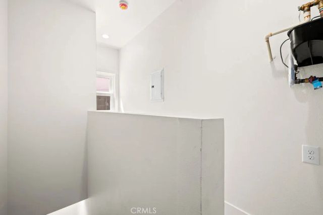 2220 Raymond, Los Angeles, CA 90007