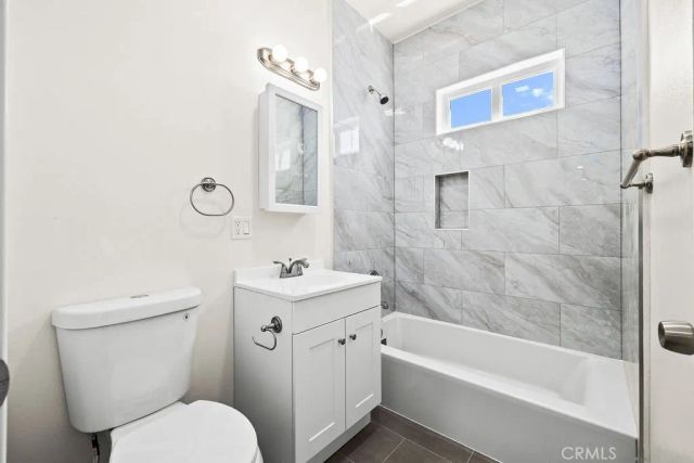 2220 Raymond, Los Angeles, CA 90007