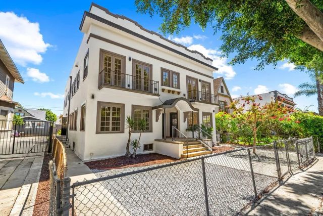 2220 Raymond, Los Angeles, CA 90007