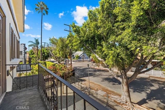 2220 Raymond, Los Angeles, CA 90007