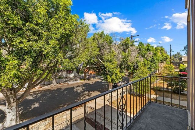 2220 Raymond, Los Angeles, CA 90007