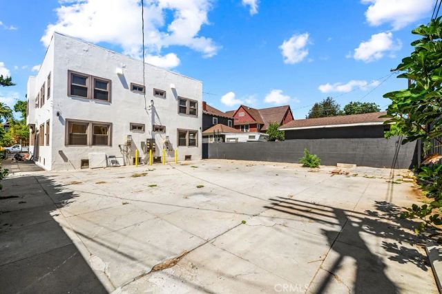 2220 Raymond, Los Angeles, CA 90007
