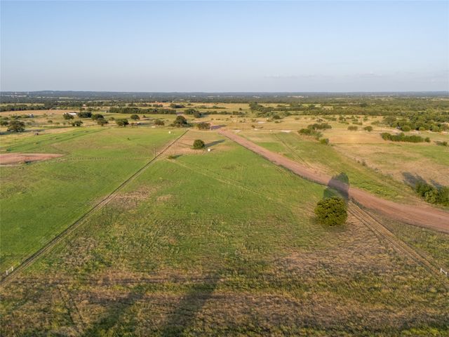 300 County Road 1475, Alvord, TX 76225
