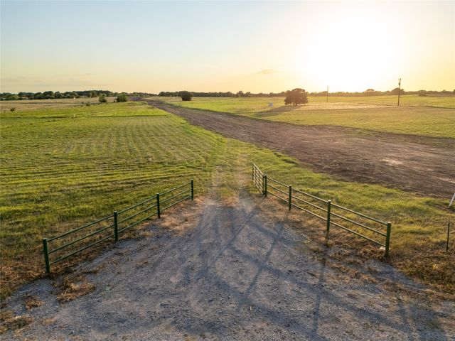 300 County Road 1475, Alvord, TX 76225