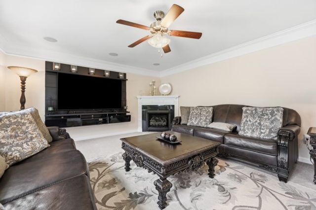302 Davinci Ct, Rostraver, PA 15012