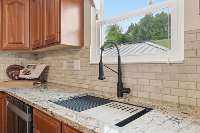 302 Davinci Ct, Rostraver, PA 15012