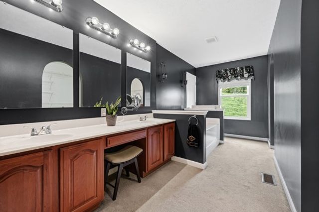 302 Davinci Ct, Rostraver, PA 15012