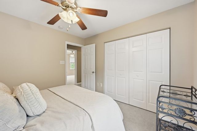 302 Davinci Ct, Rostraver, PA 15012