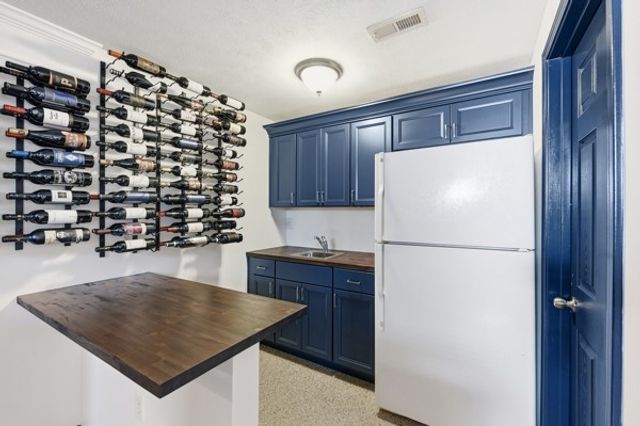 302 Davinci Ct, Rostraver, PA 15012