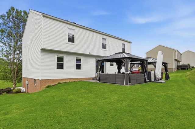 302 Davinci Ct, Rostraver, PA 15012
