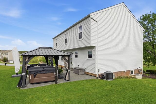 302 Davinci Ct, Rostraver, PA 15012