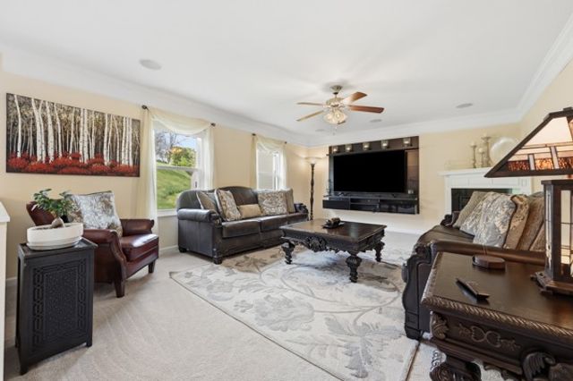 302 Davinci Ct, Rostraver, PA 15012