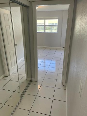 440 SE 2nd Avenue 5, Deerfield Beach, FL 33441