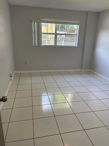 440 SE 2nd Avenue 5, Deerfield Beach, FL 33441