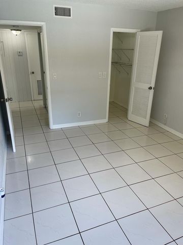 440 SE 2nd Avenue 5, Deerfield Beach, FL 33441