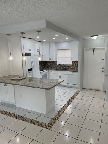 440 SE 2nd Avenue 5, Deerfield Beach, FL 33441