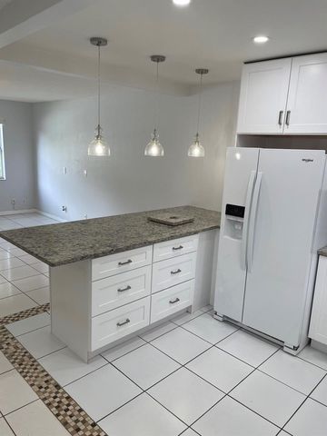 440 SE 2nd Avenue 5, Deerfield Beach, FL 33441