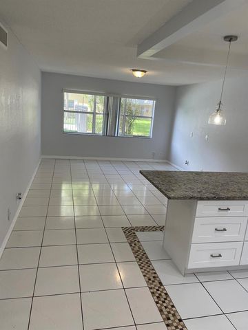 440 SE 2nd Avenue 5, Deerfield Beach, FL 33441