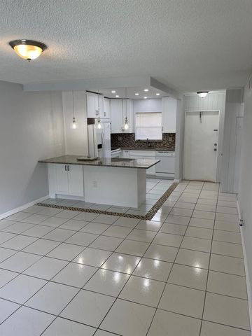 440 SE 2nd Avenue 5, Deerfield Beach, FL 33441