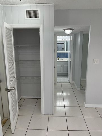 440 SE 2nd Avenue 5, Deerfield Beach, FL 33441