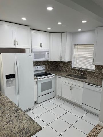 440 SE 2nd Avenue 5, Deerfield Beach, FL 33441